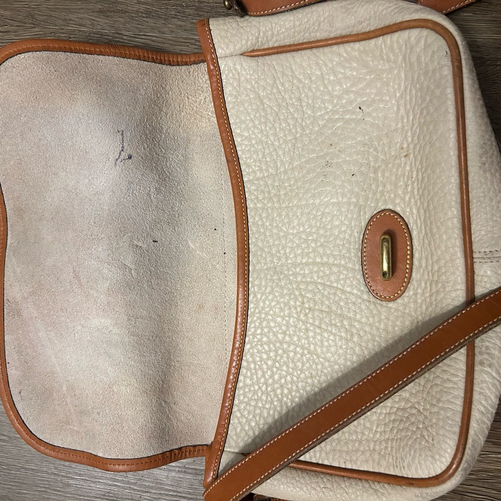 Vintage Dooney & Bourke Cream and Tan Crossbody Bag - Picture 12 of 16